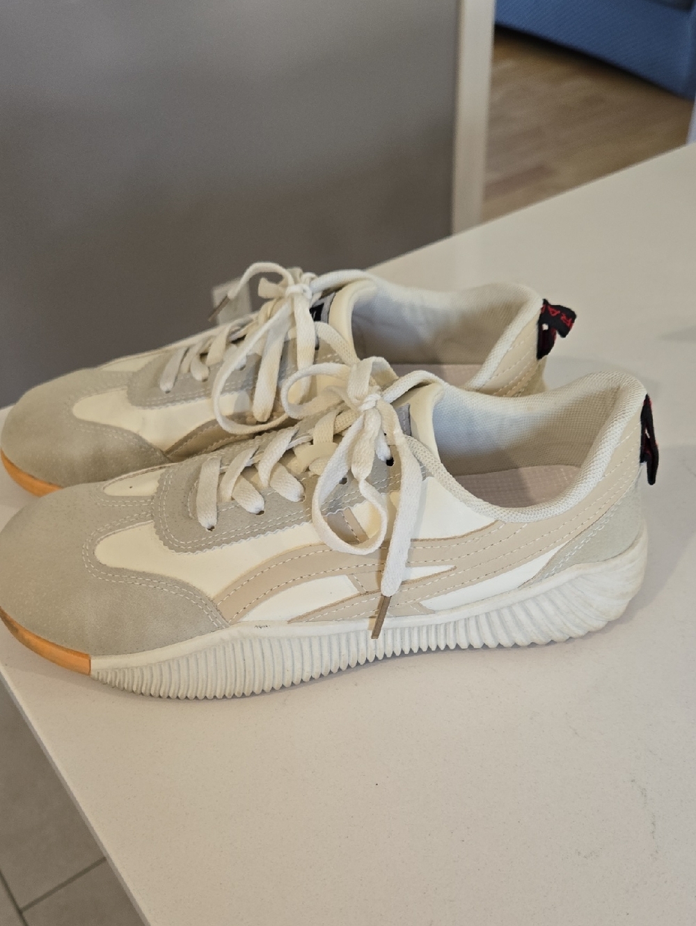 Deflorance Casual Low-Top Sneakers in Creamy White and Light Beige Size 7.5